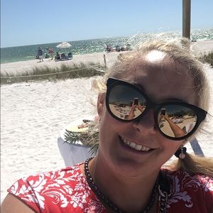 Meet your Posher, Brittney